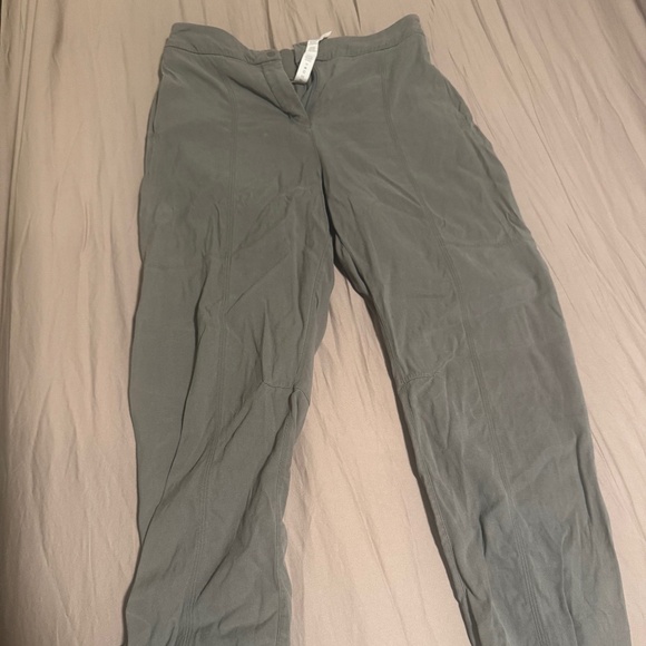 Lululemon grey cargo style pants size 6 - Picture 1 of 3